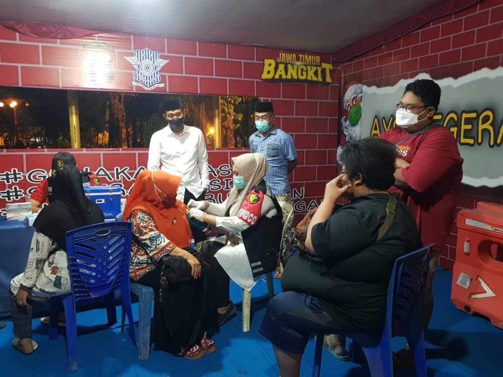 Polres Sumenep Gencarkan Vaksinasi Malam Hari Setelah Sholat Tarawih