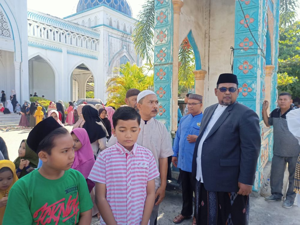 Wabup Fauzi Yusuf Hadir Dampingi Pembelian Baju Lebaran 222 Anak Yatim Binaan Masjid Agung Lhoksukon