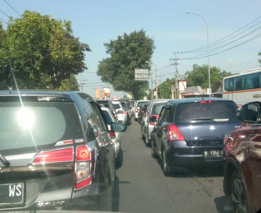 Kemacetan Warnai Mudik Lebaran Hari Kedua Di Perak Jombang