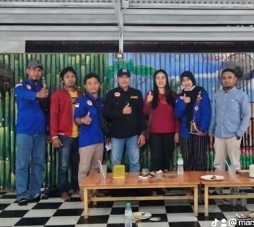 Pimpinan Redaksi Nusantara-post Mengadakan Pertemuan Bersama Anggota Dan Makan Bersama Di Resto Geluran Taman Sidoarjo