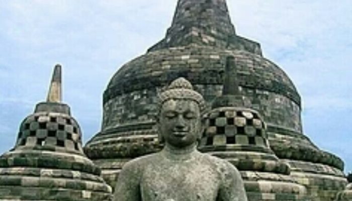 Bukan 750 Ribu Tiket Masuk Candi Borobudur, Tapi Tiket Naik Ke Atas Candi