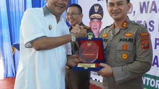 Kapolres Langkat Menerima Penghargaan Dari PLT Bupati Langkat H. Syah Afandi, SH