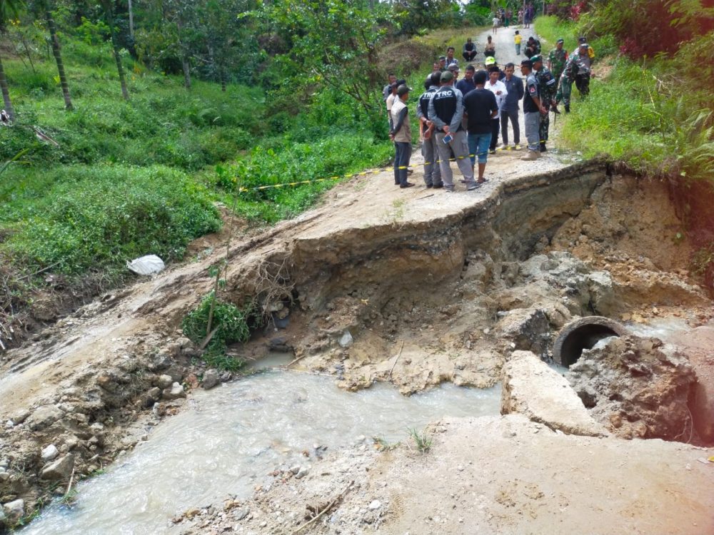 Pasca Banjir Bandang, Pemkab Bener Meriah Tinjau Lokasi Jembatan Putus