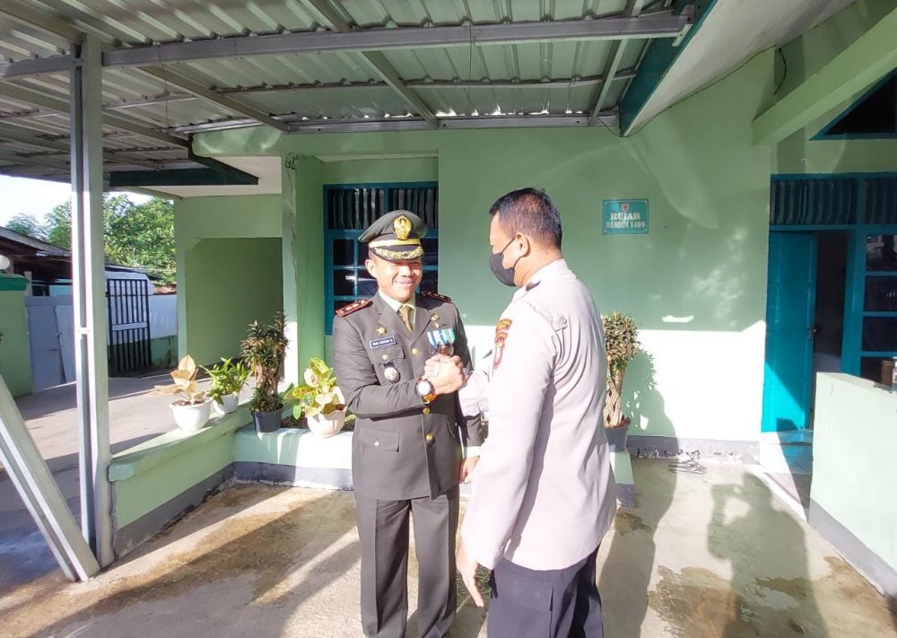HUT TNI Ke-77, Kapolres Gowa Berikan Kejutan Ke Dandim 1409 Gowa