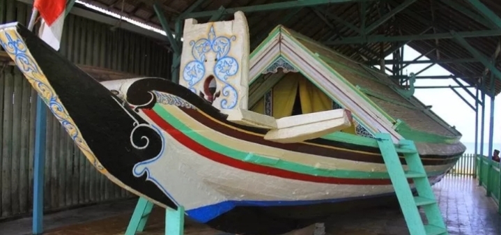 Photo: Perahu Sarimuna Yang Berusia 125 Tahun yang ada di wilayah Madura