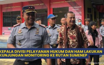 Ket Gambar : Karutan Sumenep, Ridwan Susilo, Saat Mendampingi Kadiv Pelayanan Hukum dan HAM, Nur Ichwan.