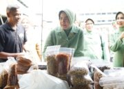 Bazar Murah Kodam II/Swj Dibandrol 25 Ribu, 1Jam Ayam Potong Ludes Terjual